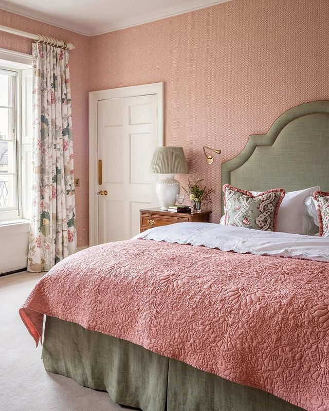 17 Charming Green and Pink Bedroom Color Combinations