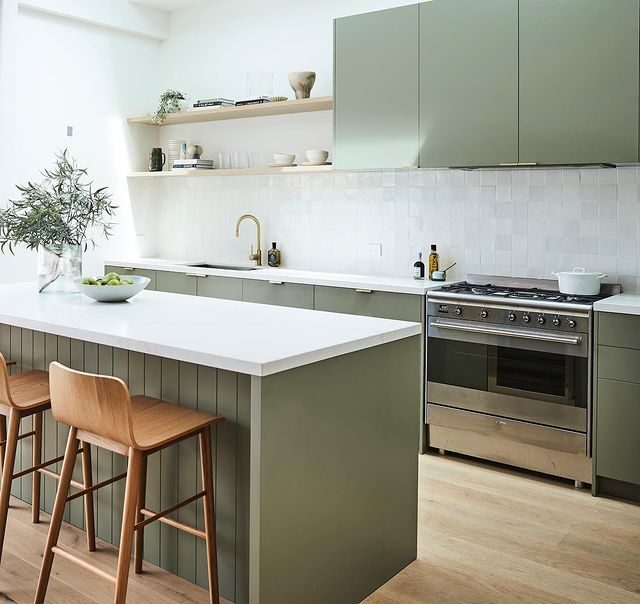 22 Fresh Sage Green Kitchen Ideas for a Soft Palette Makeover